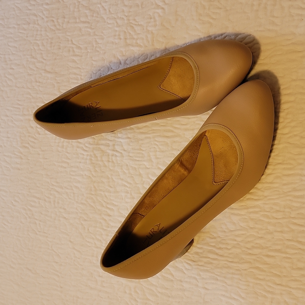 FINAL LAST DAY - NIB Taupe Naturalizer Heels
